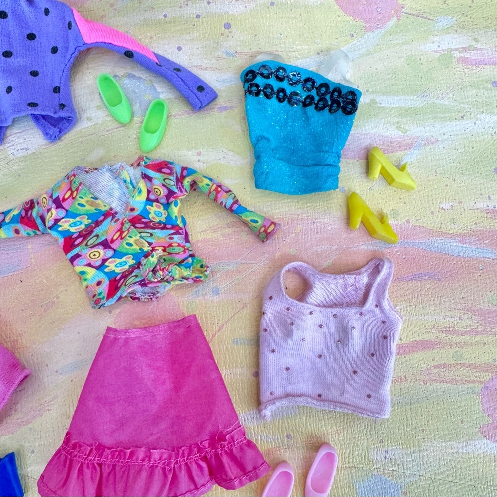 Colorful Vintage Mattel Barbie Clothing and shoes Lot - Picture 3 of 6
